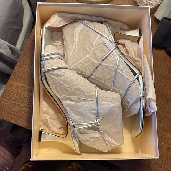 Marc Fisher Silver Heels - Picture 4 of 5